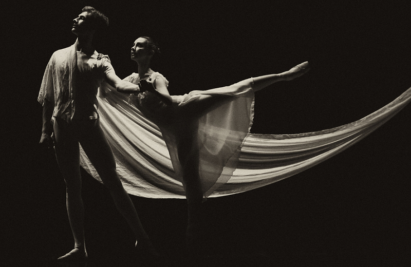 The Power of Music in Pole Dance: A Guide to Soundtracking Your Movement