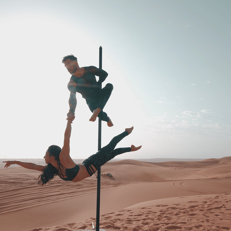 Lupit pole stage, quick lock, black, short legs 45mm, integrated silk mount