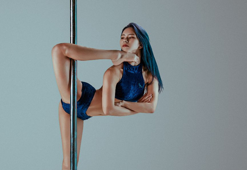 inyoung cho  being the pole dance instructor for K-pop